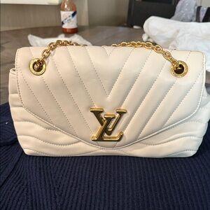 Vintage White Quilted Shoulder Bag with Gold Chain